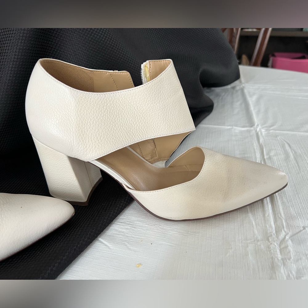 Gorgeous white Nine West cutout booties 9.5 W! Wide!